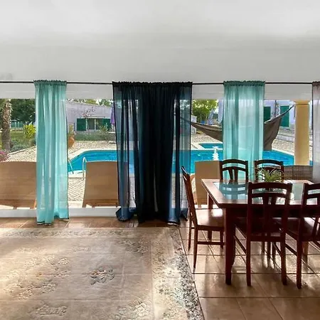 Tiny House With Pool In By Hostlovers Prázdninový dům Pinhal Novo